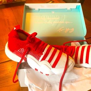 Trae Young 2 basketball shoes men size 7 1/2, current season, with box